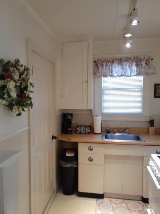 #05 - Lakefront Two Bedroom Cottage- Pet Friendly Hot Springs Exterior photo